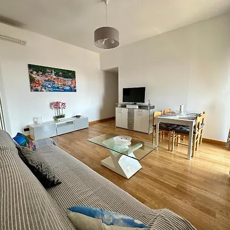 Due Passi Dal Porto