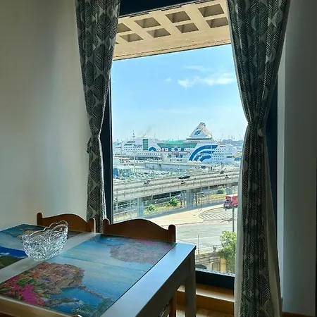 Due Passi Dal Porto Genoa