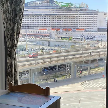 Due Passi Dal Porto Генуя